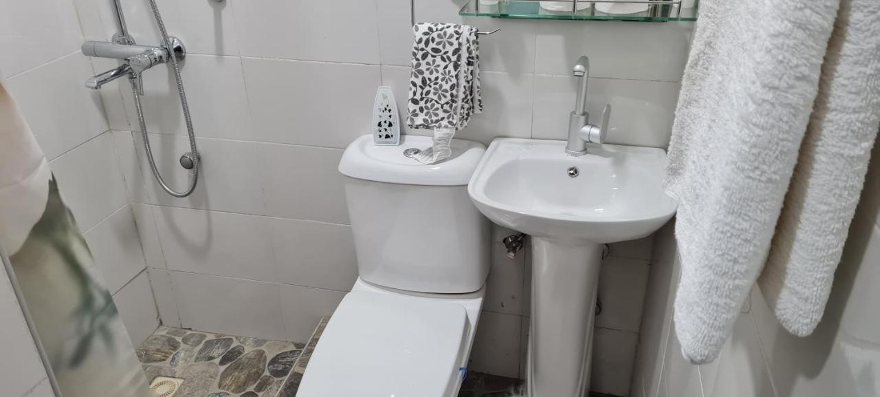 Nesta Barron -Home Away From Home North Legon Exterior foto